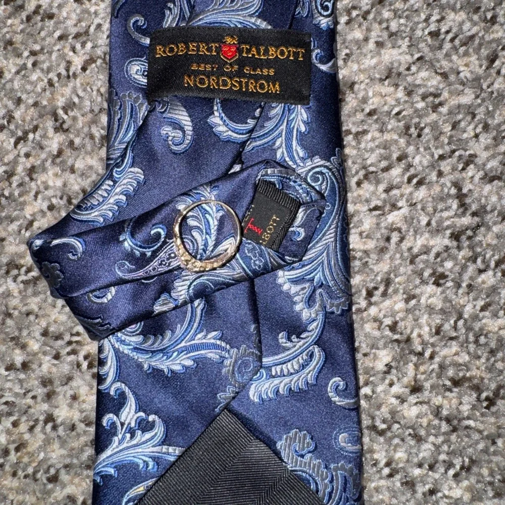 Robert Talbott Best of Class Nordstrom Silk Tie Navy Blue Silver Paisley USA - Picture 4 of 6